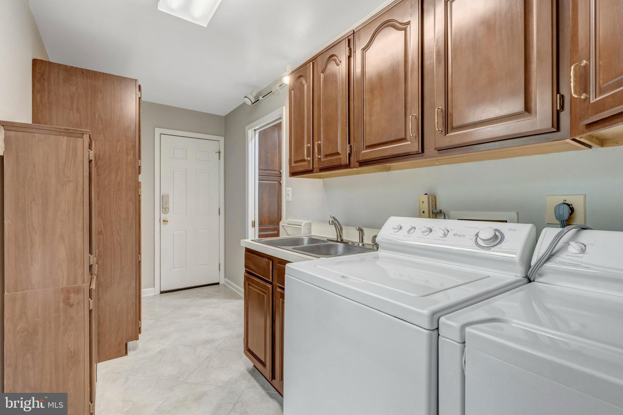 FAIRFAX HUNT - Residential