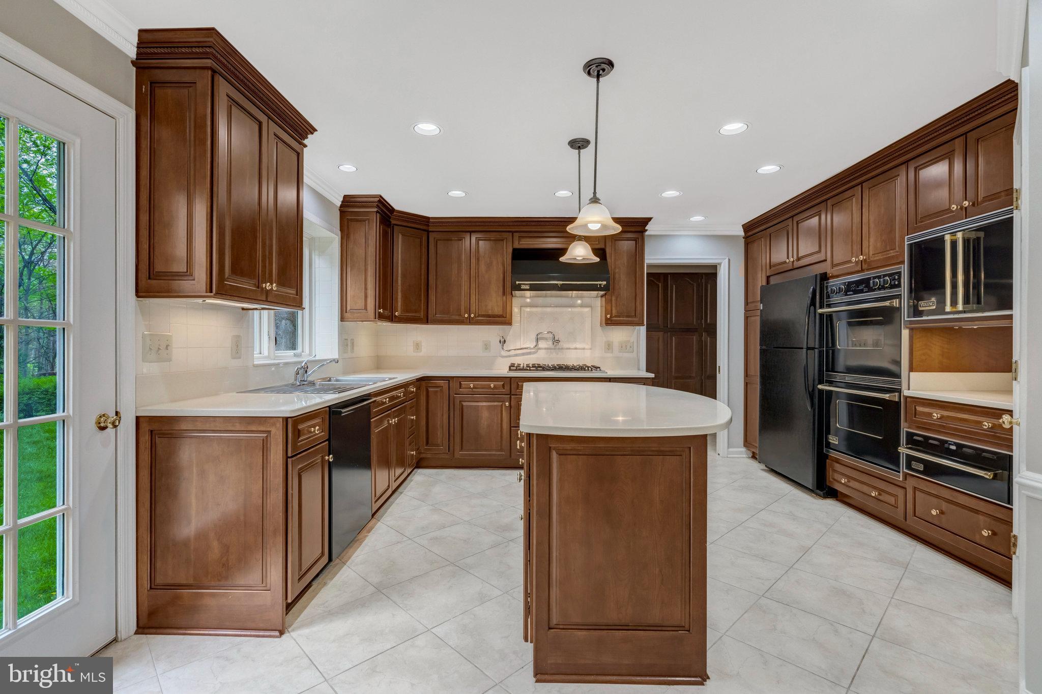 FAIRFAX HUNT - Residential