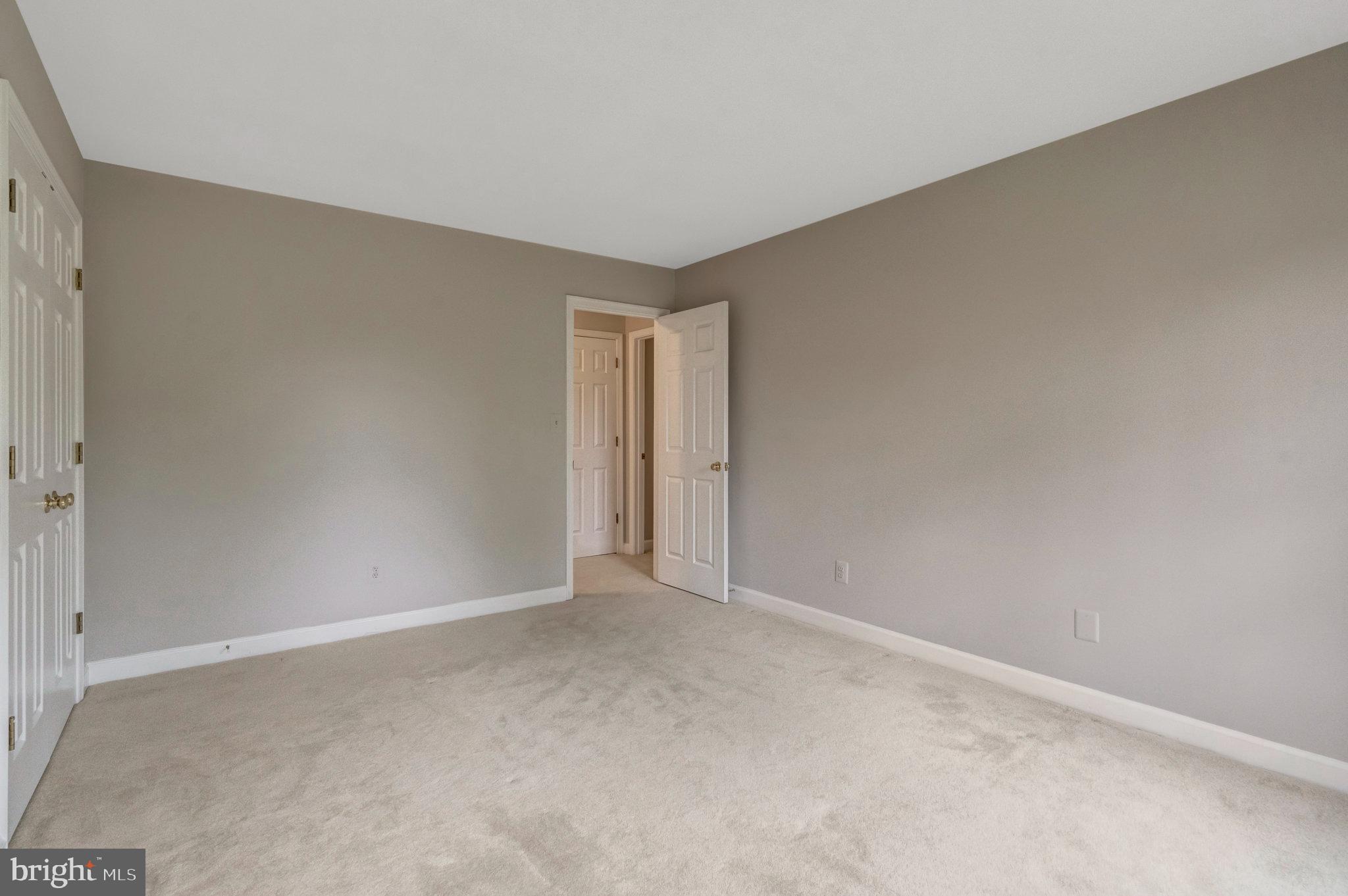 FAIRFAX HUNT - Residential