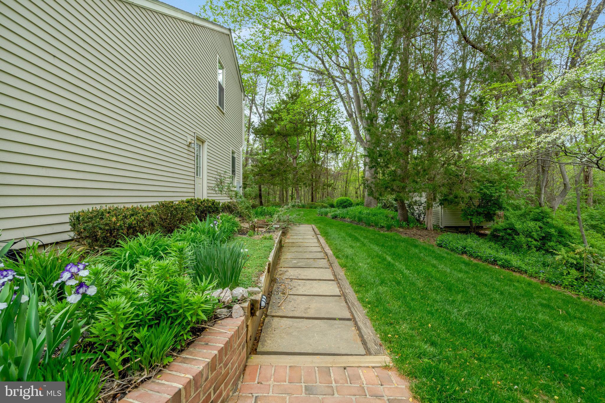 FAIRFAX HUNT - Residential