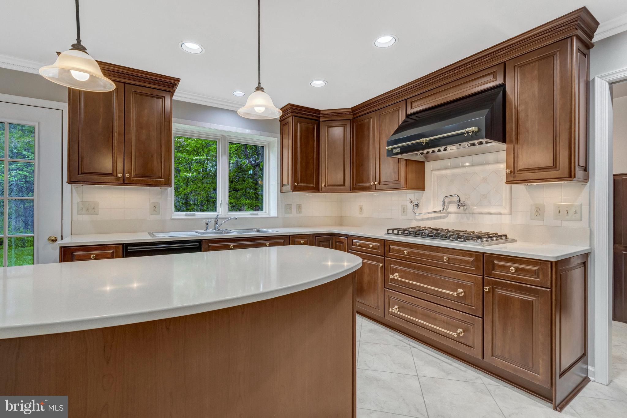 FAIRFAX HUNT - Residential