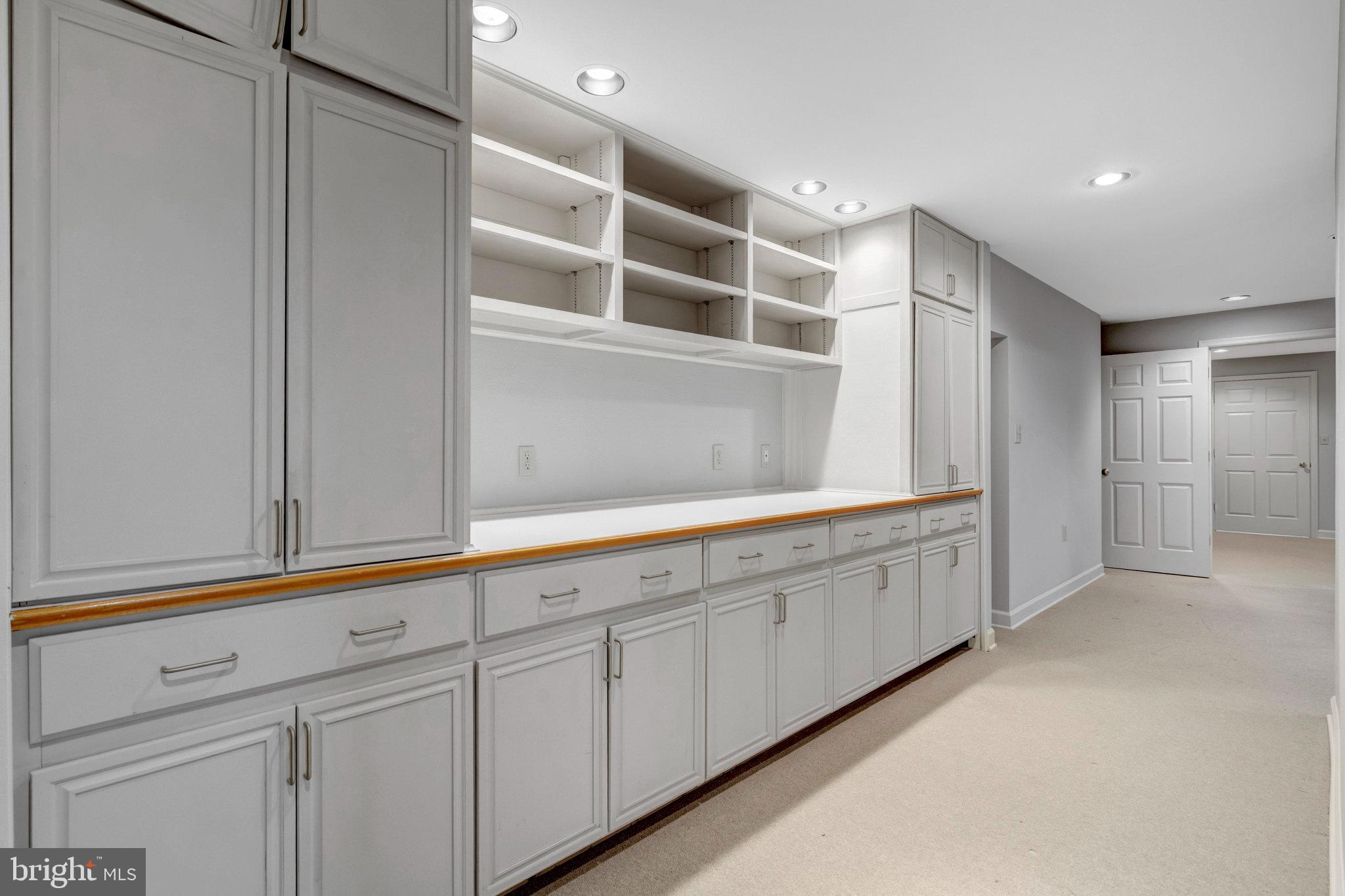 FAIRFAX HUNT - Residential