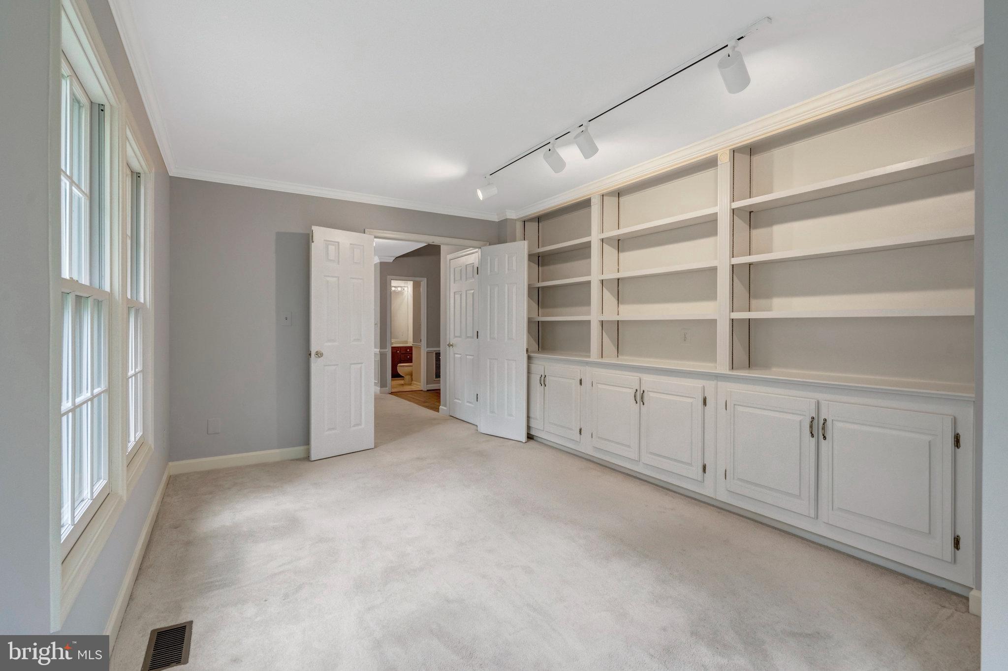 FAIRFAX HUNT - Residential