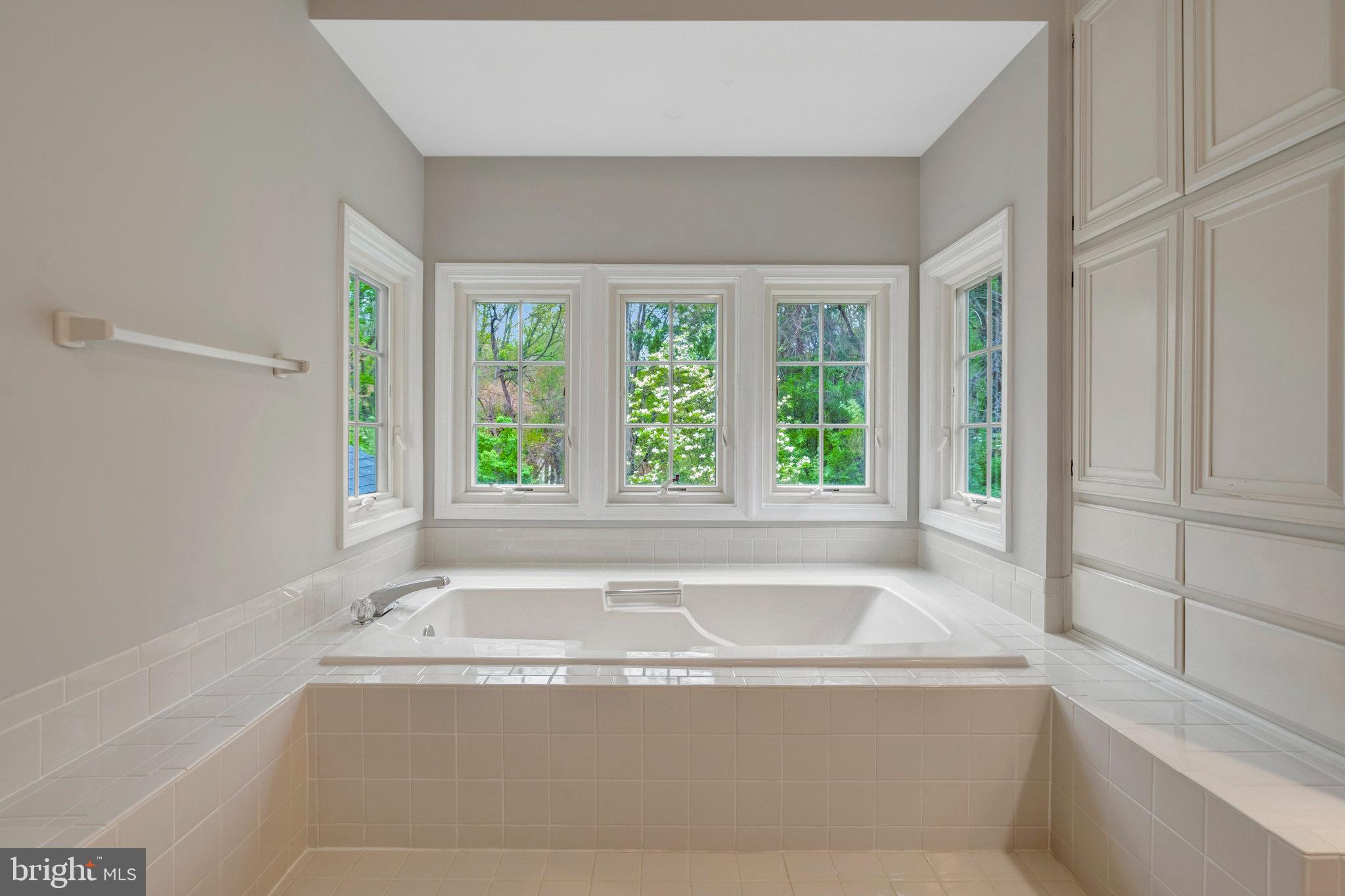 FAIRFAX HUNT - Residential