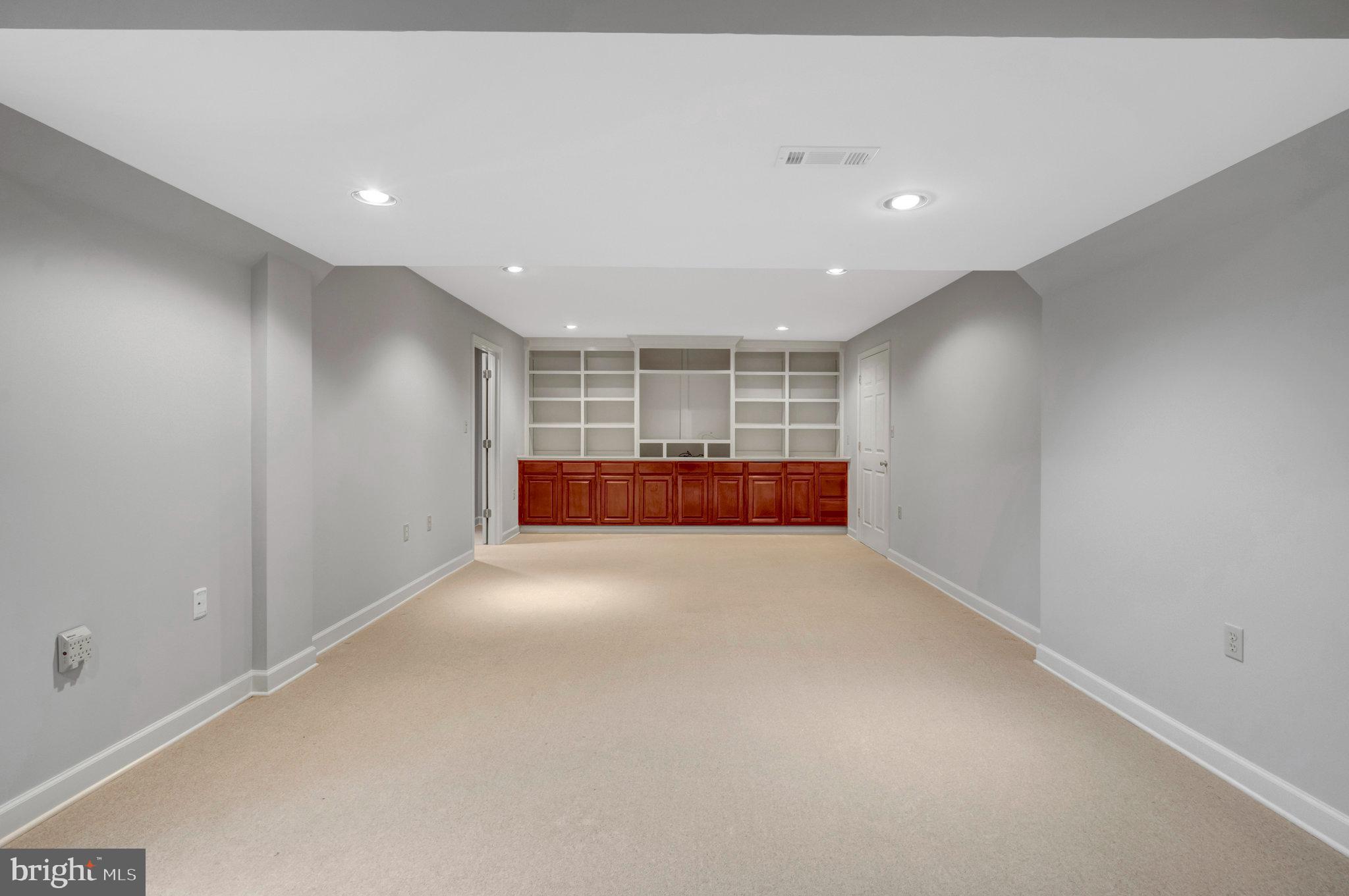 FAIRFAX HUNT - Residential