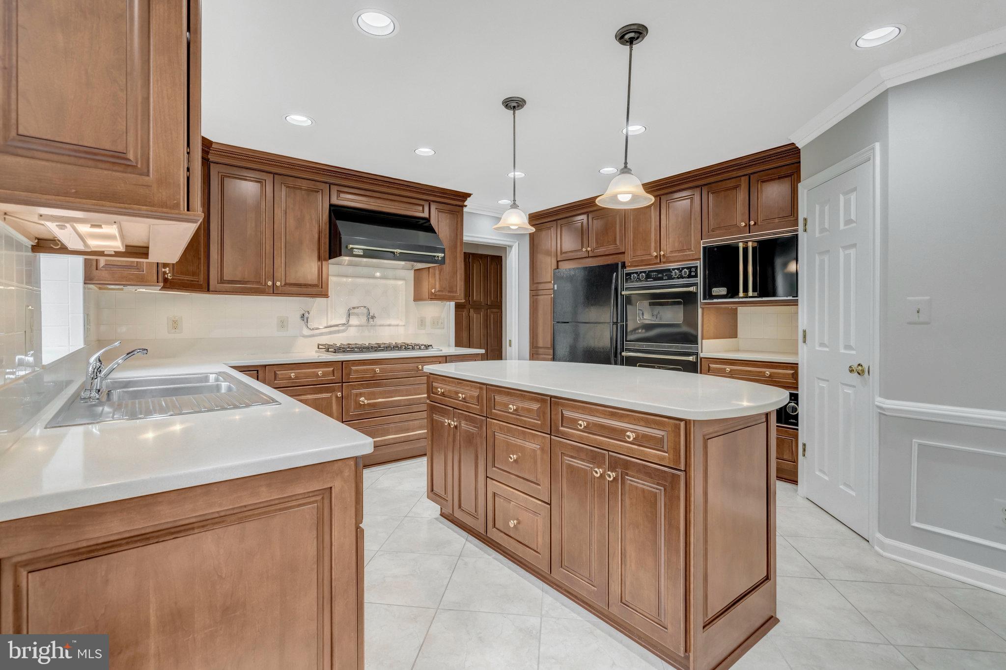 FAIRFAX HUNT - Residential