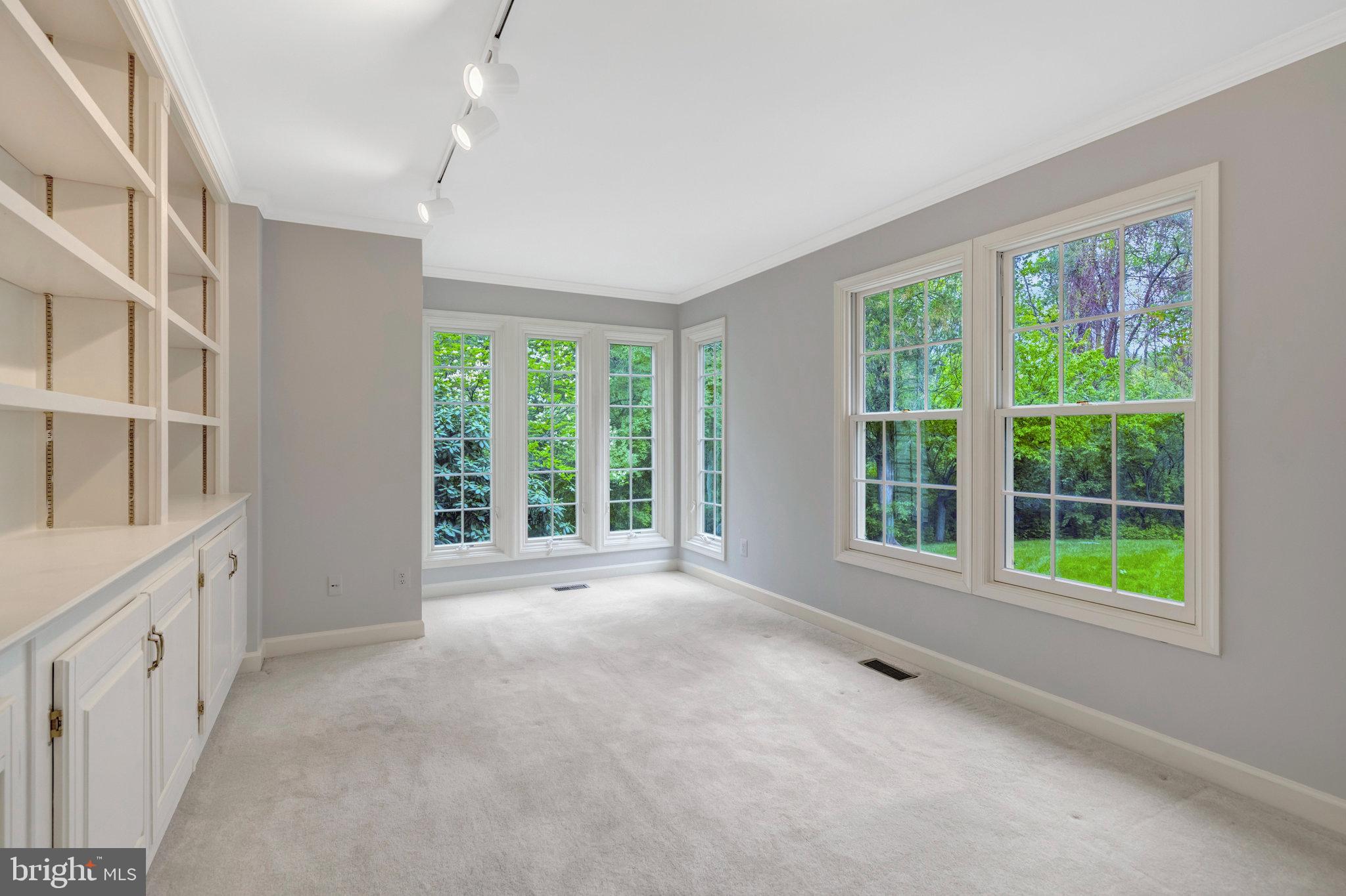 FAIRFAX HUNT - Residential