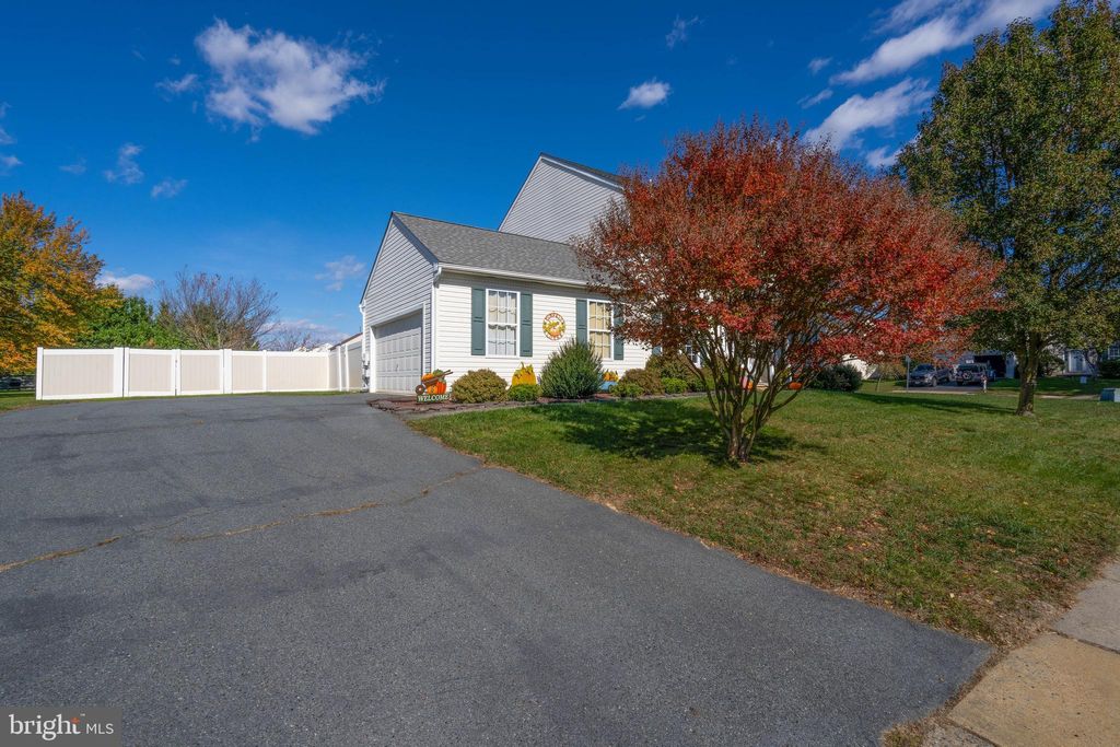 Photo of 226 Horseshoe Drive, MIDDLETOWN, DE 19709 (MLS # DENC2090564)