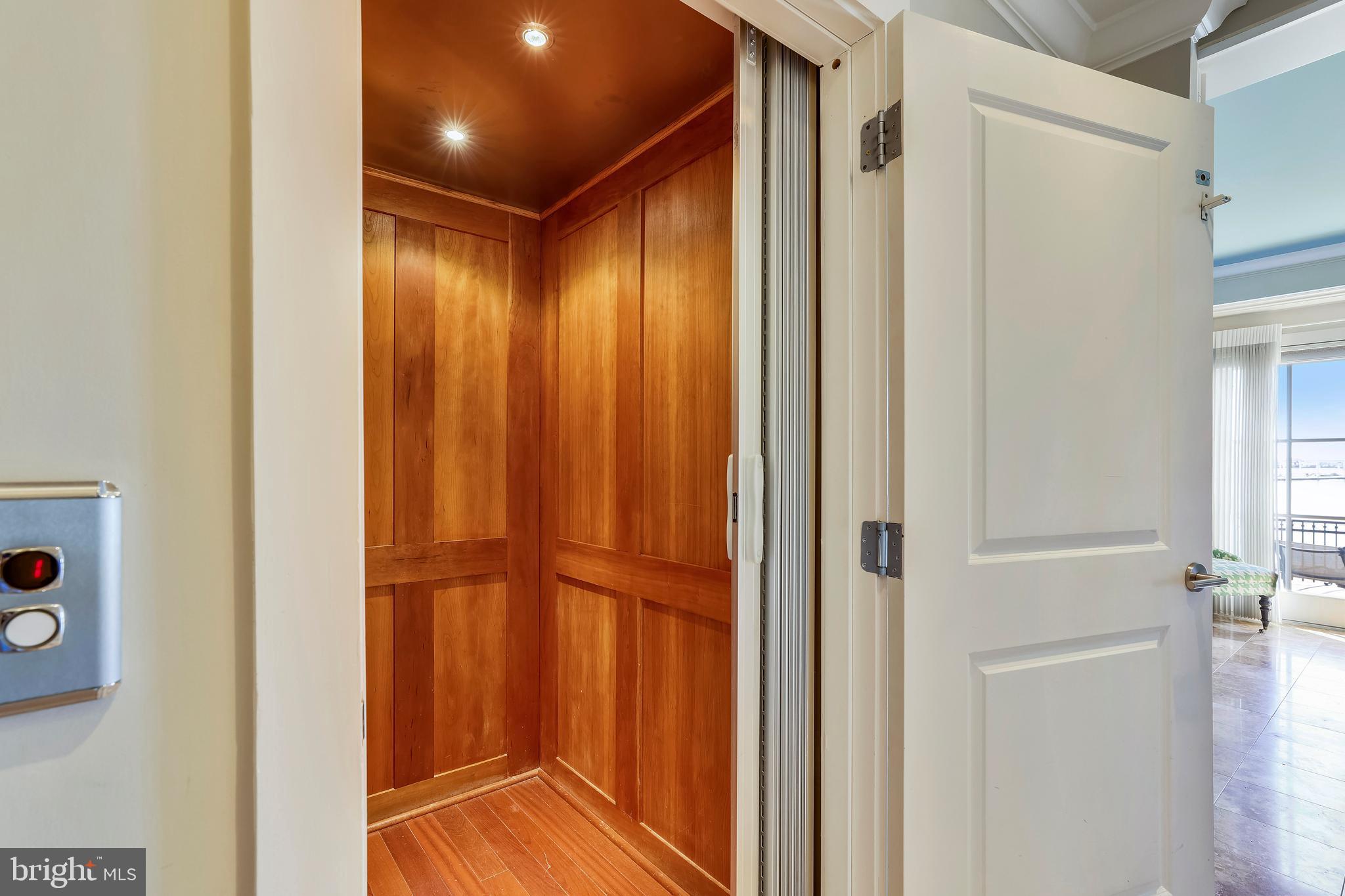 MOORINGS - Residential