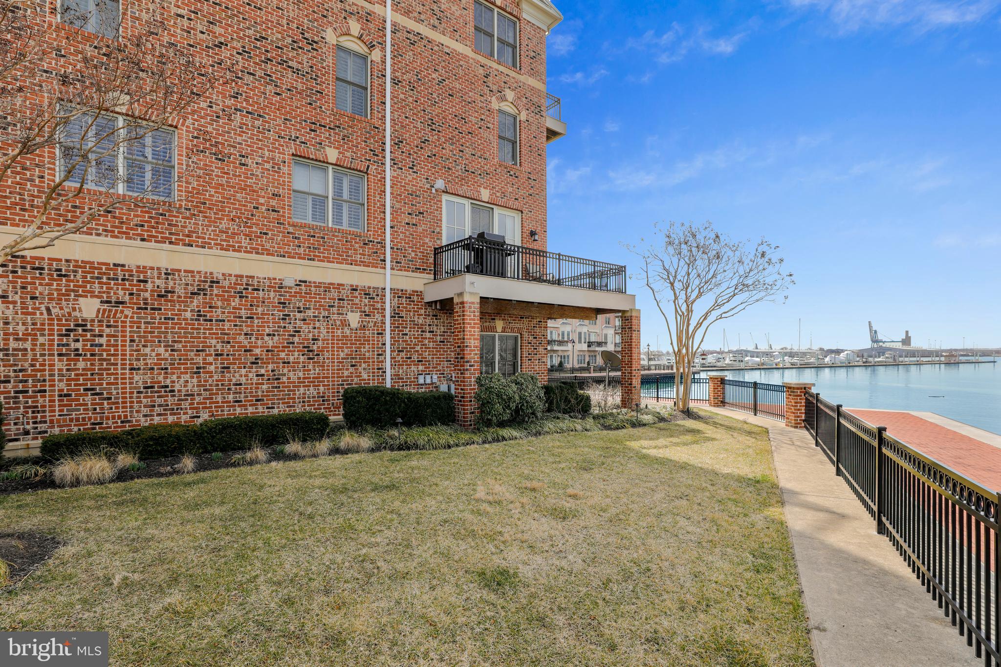 MOORINGS - Residential