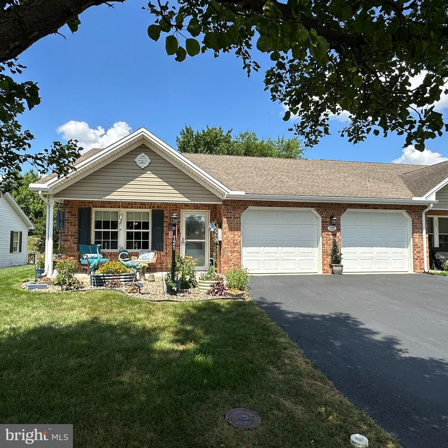 121 CENTRAL WAY