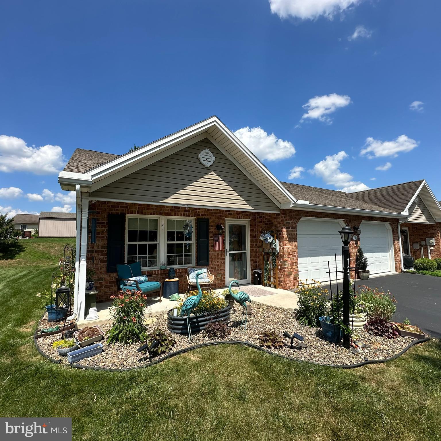 121 CENTRAL WAY