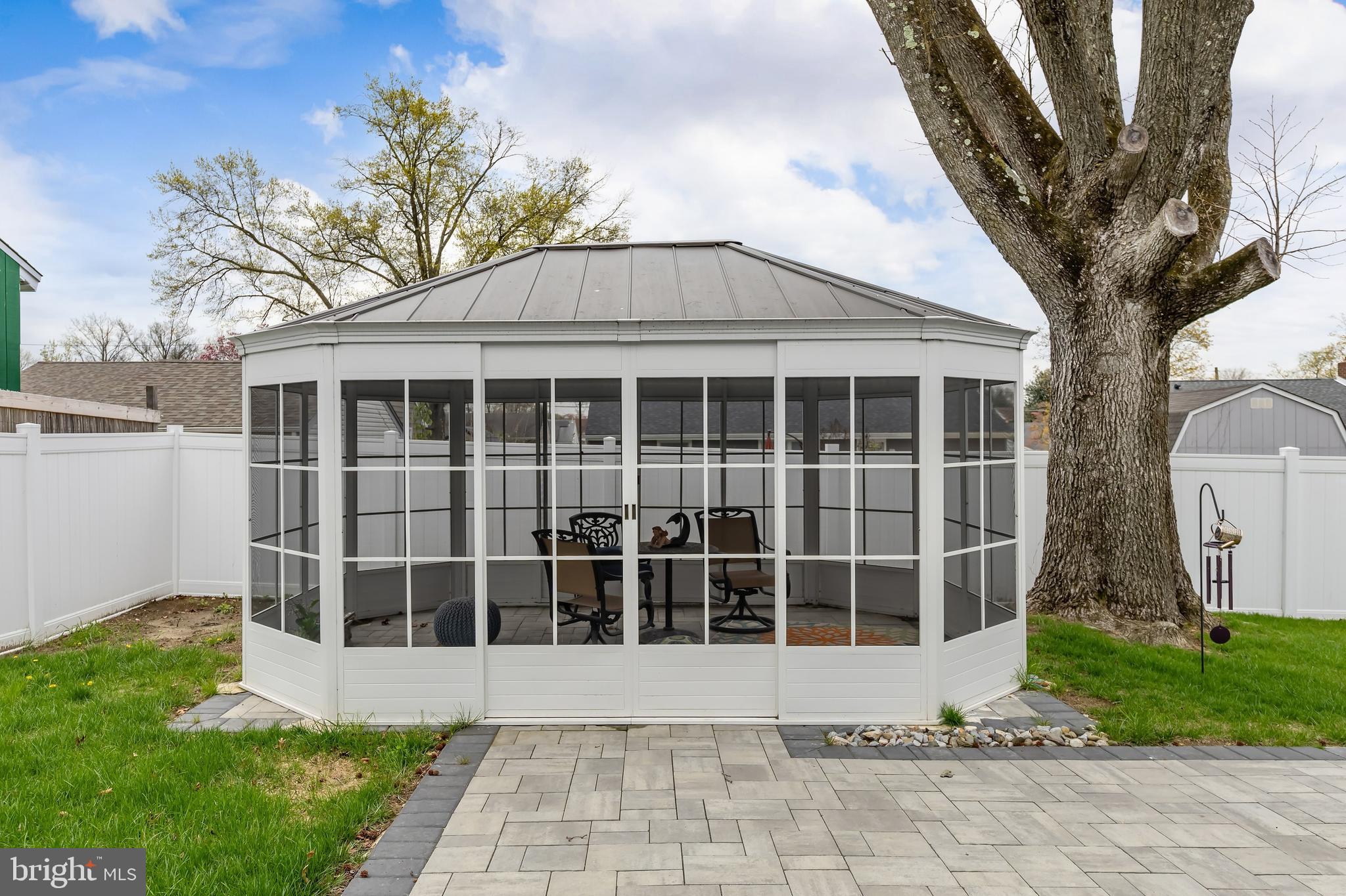 318 E 3RD STREET