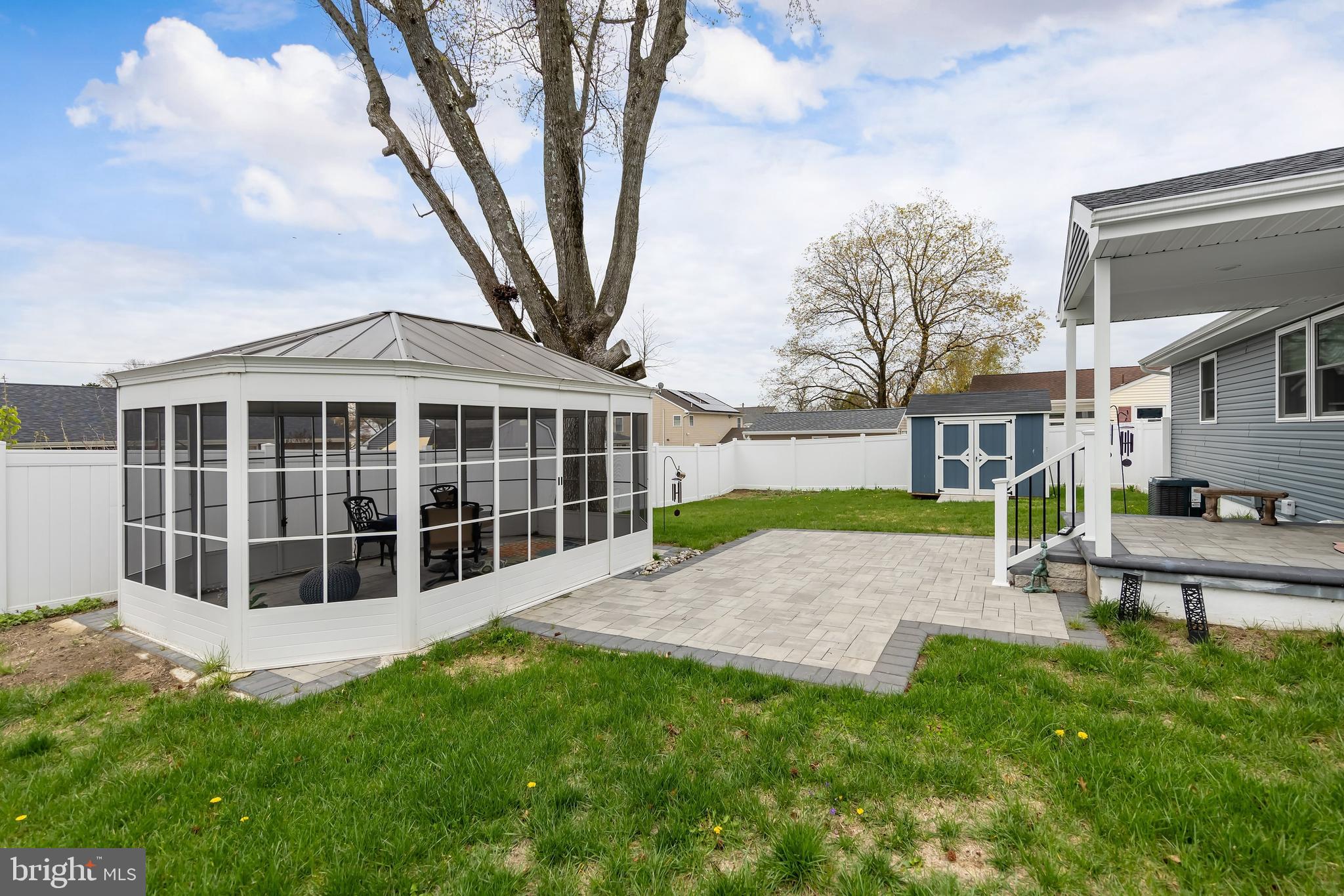 318 E 3RD STREET