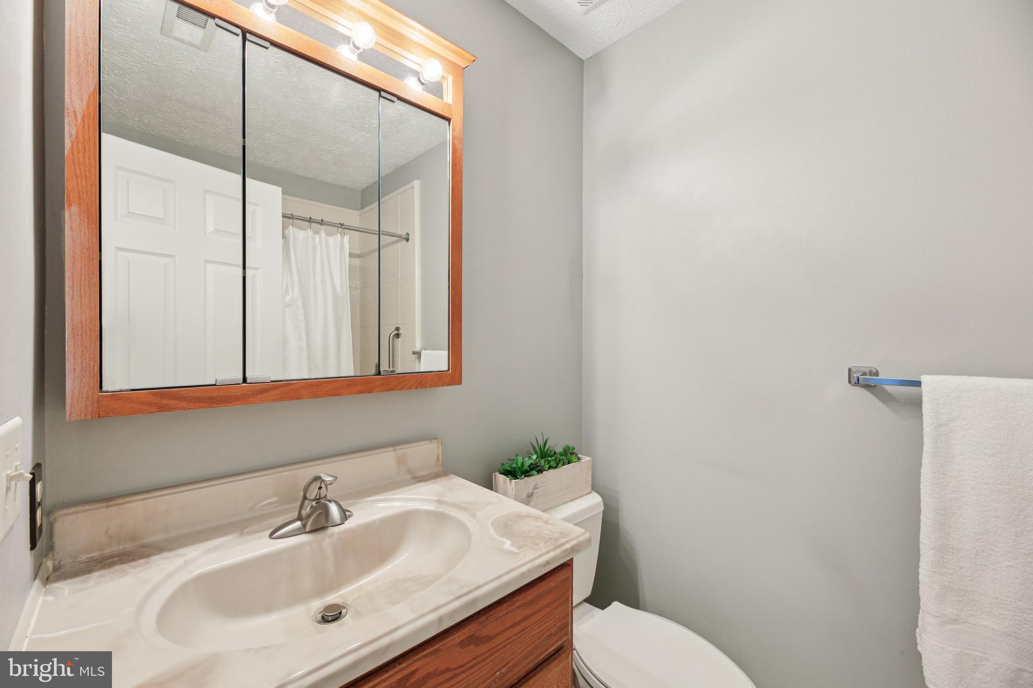 POND CONDOMINIUMS - Residential