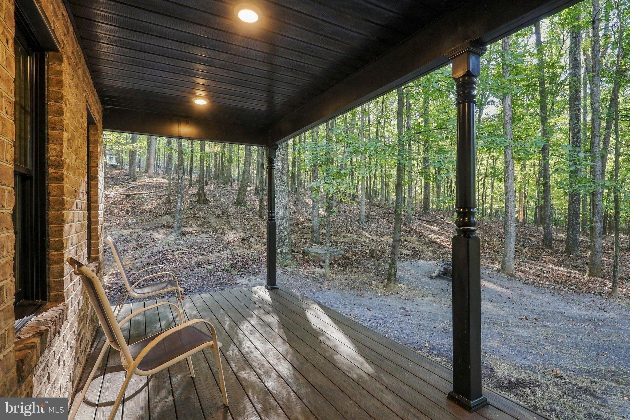 389 ROCKVIEW LANE