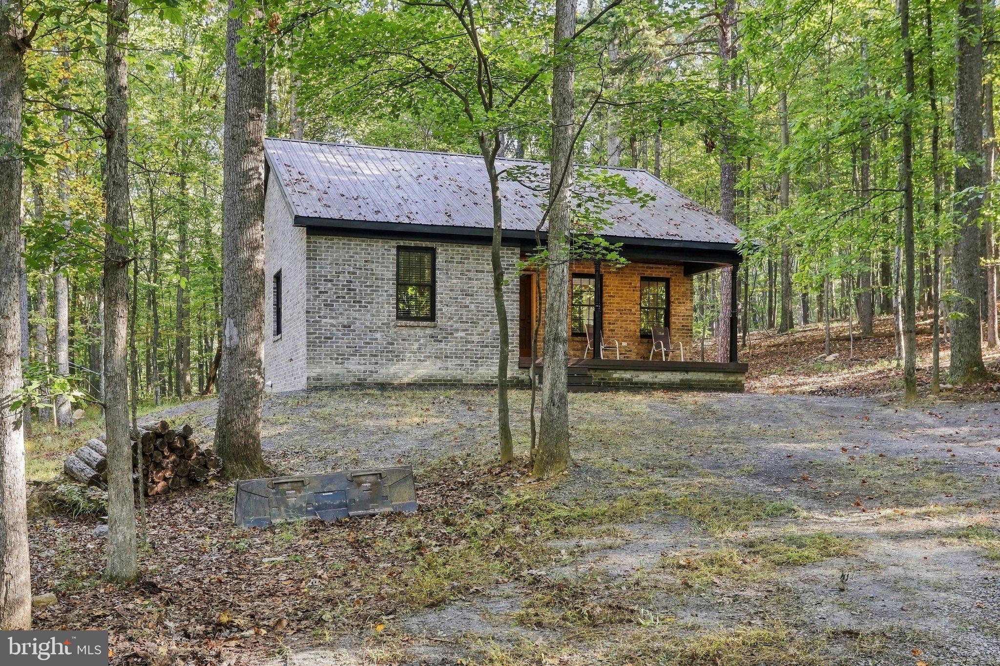389 ROCKVIEW LANE