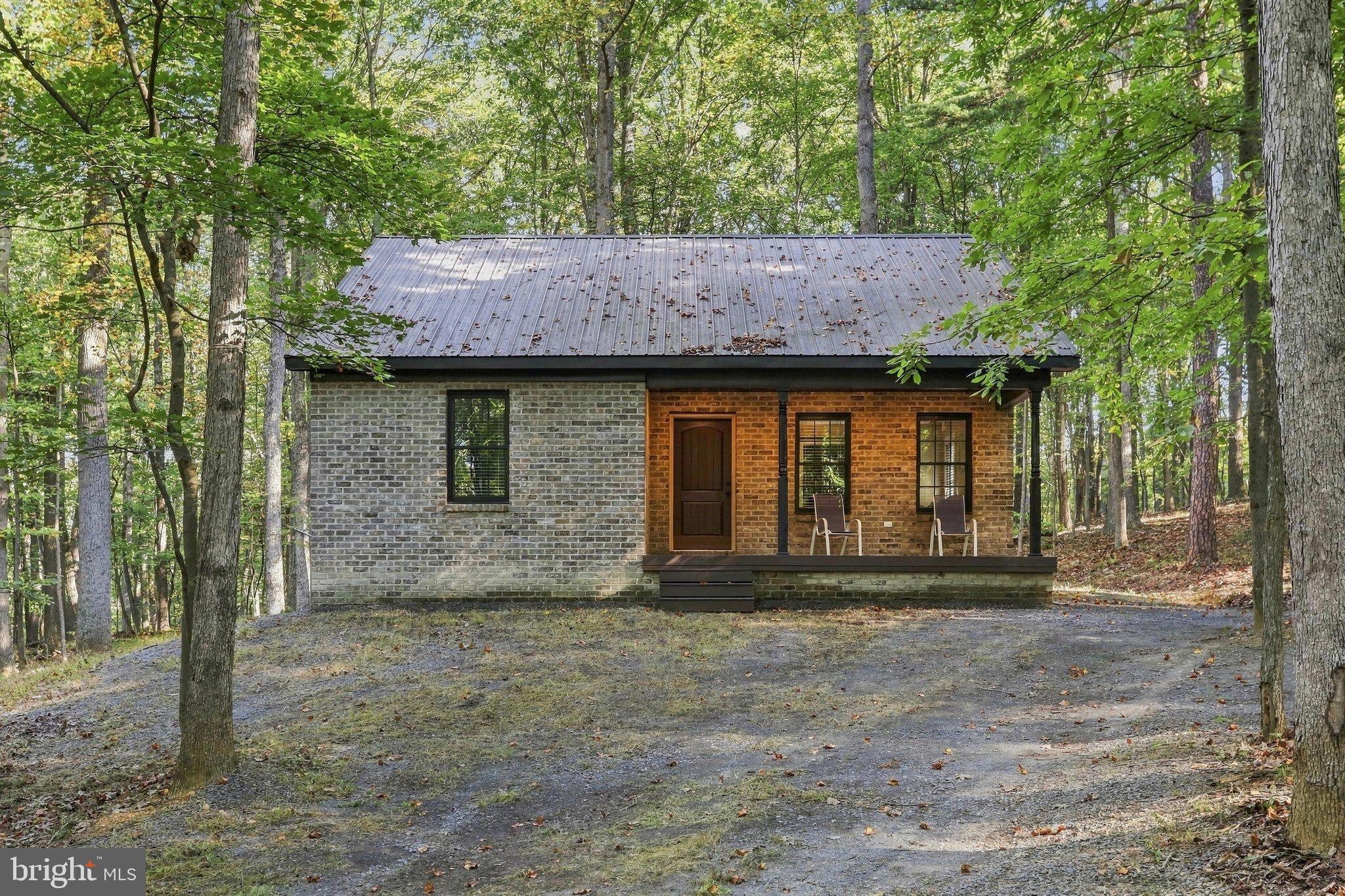 389 ROCKVIEW LANE