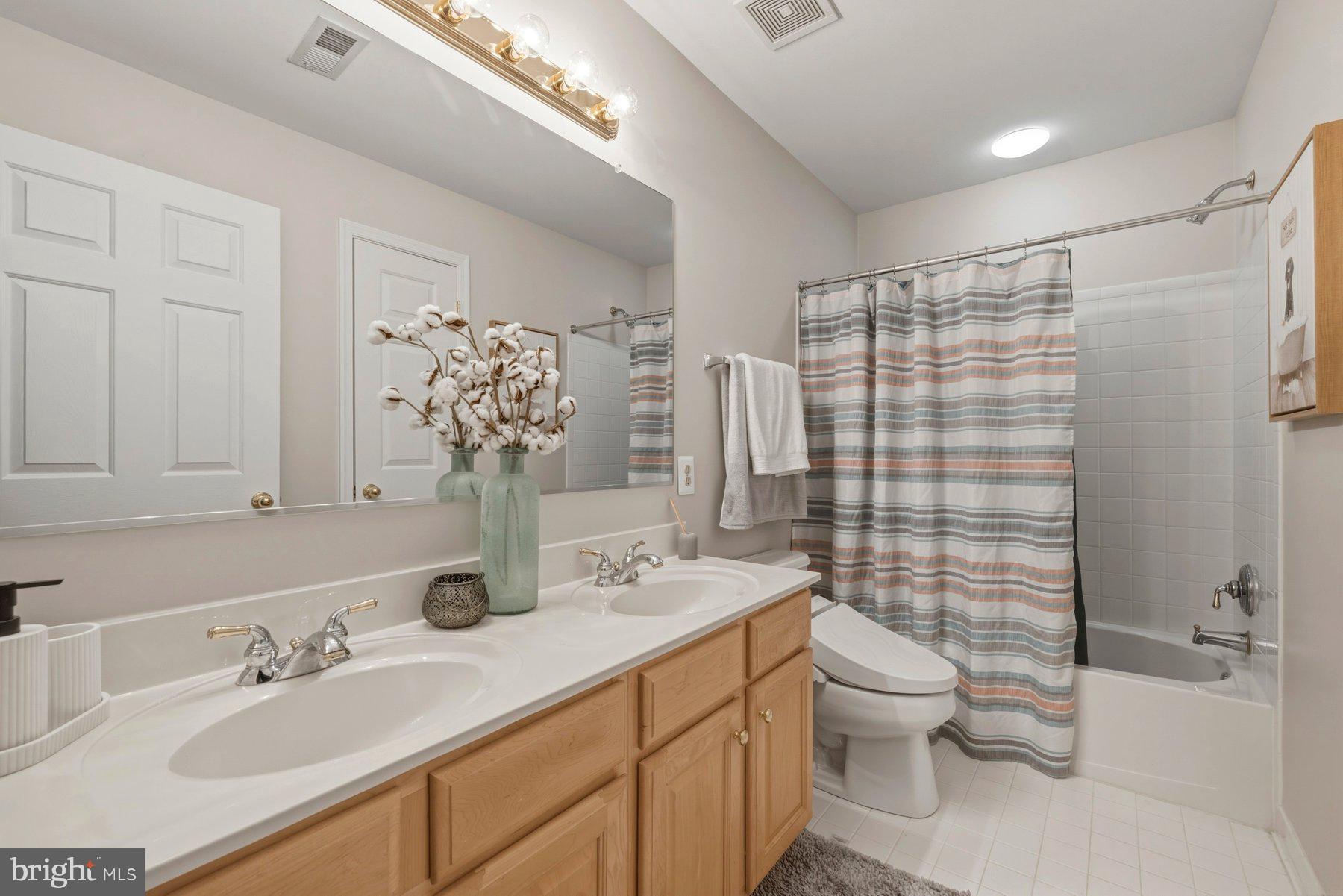 WOOTTON OAKS - Residential