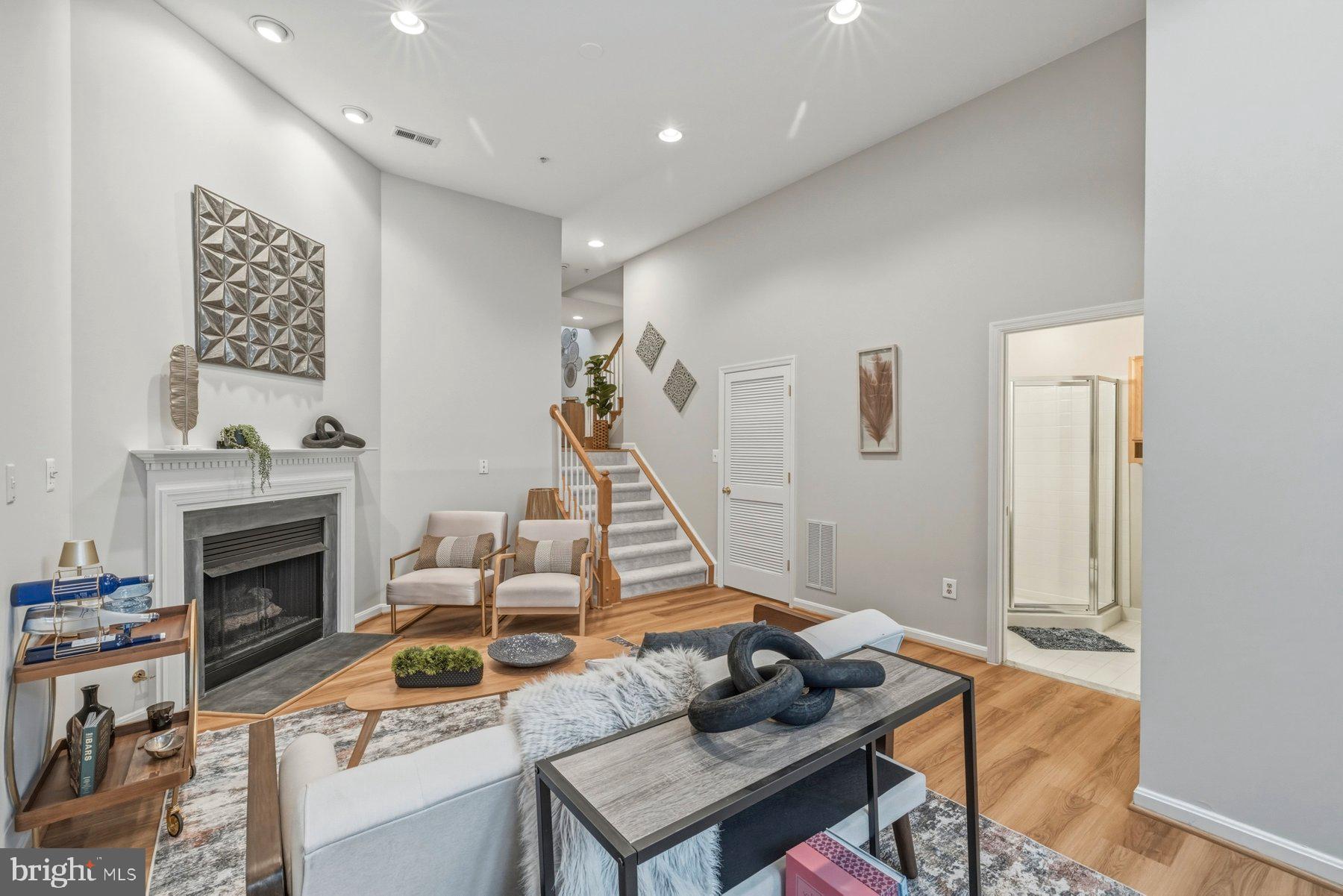 WOOTTON OAKS - Residential