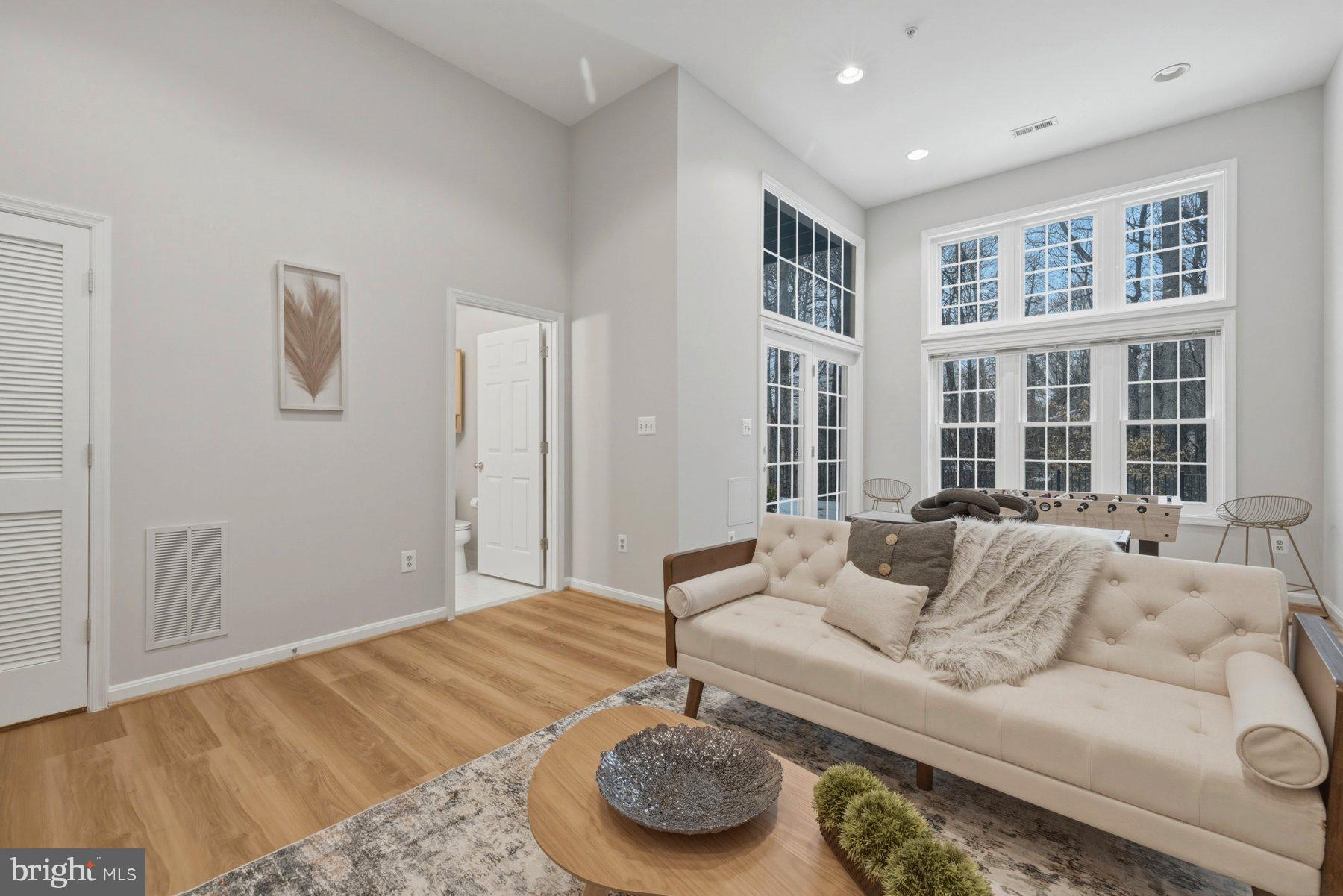 WOOTTON OAKS - Residential