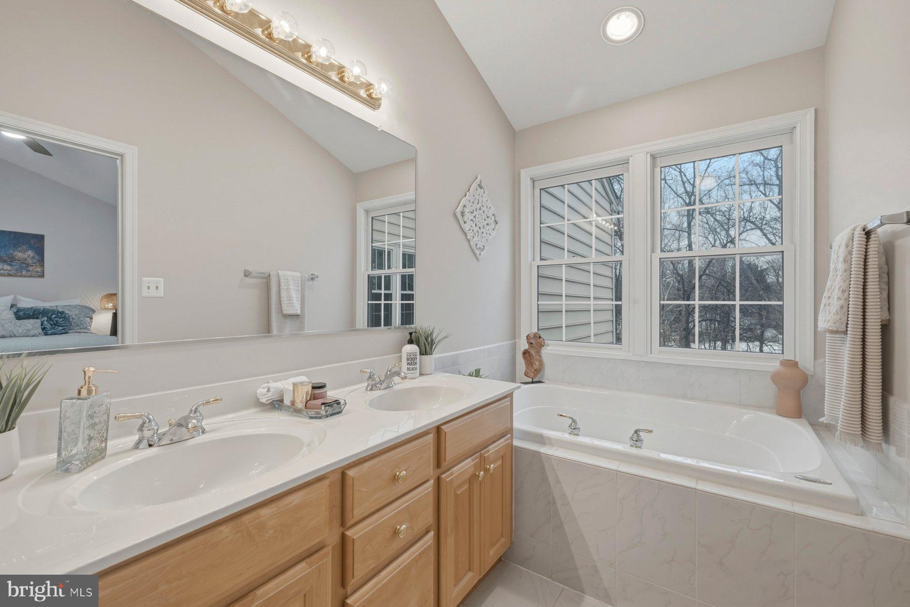 WOOTTON OAKS - Residential