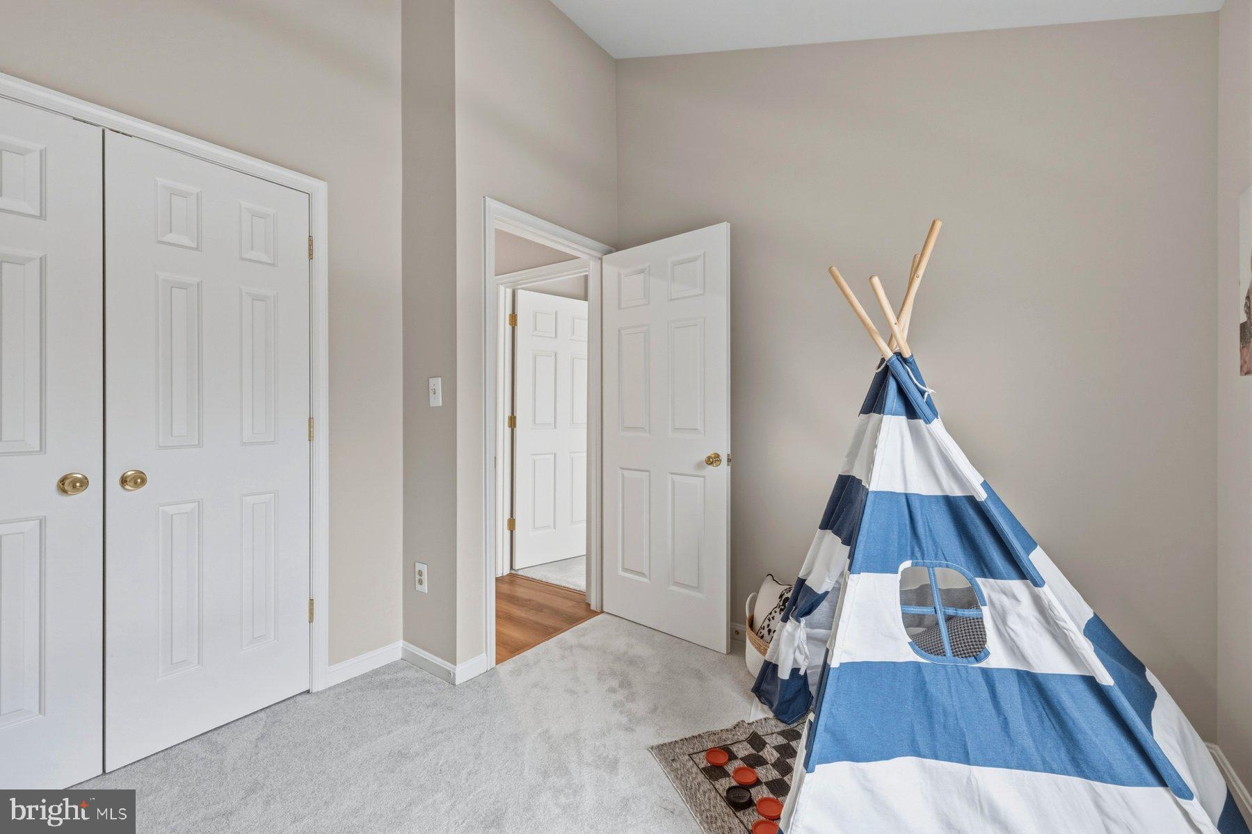 WOOTTON OAKS - Residential