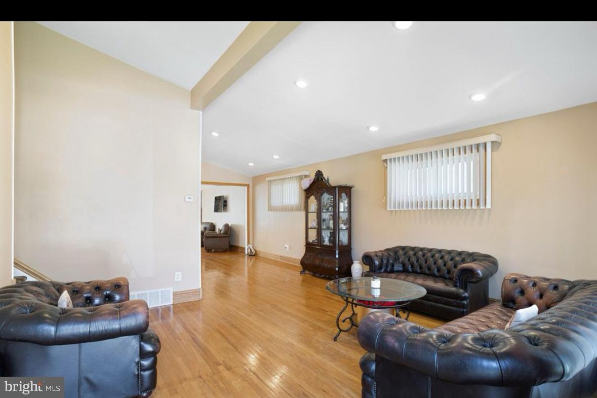 LAWRENCE PARK - Residential