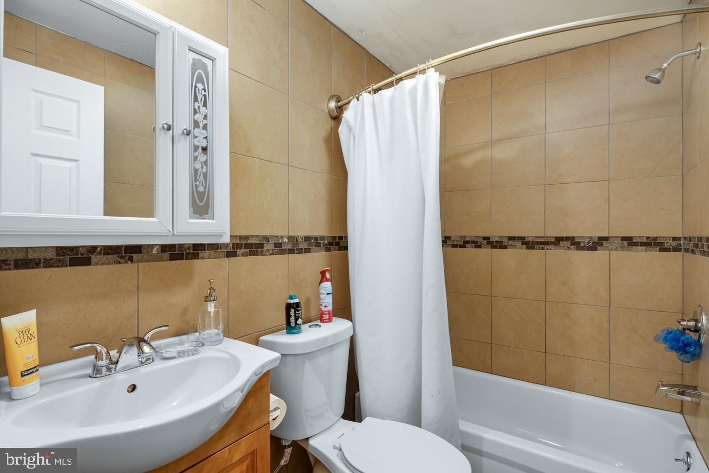 CHINATOWN - Residential Lease