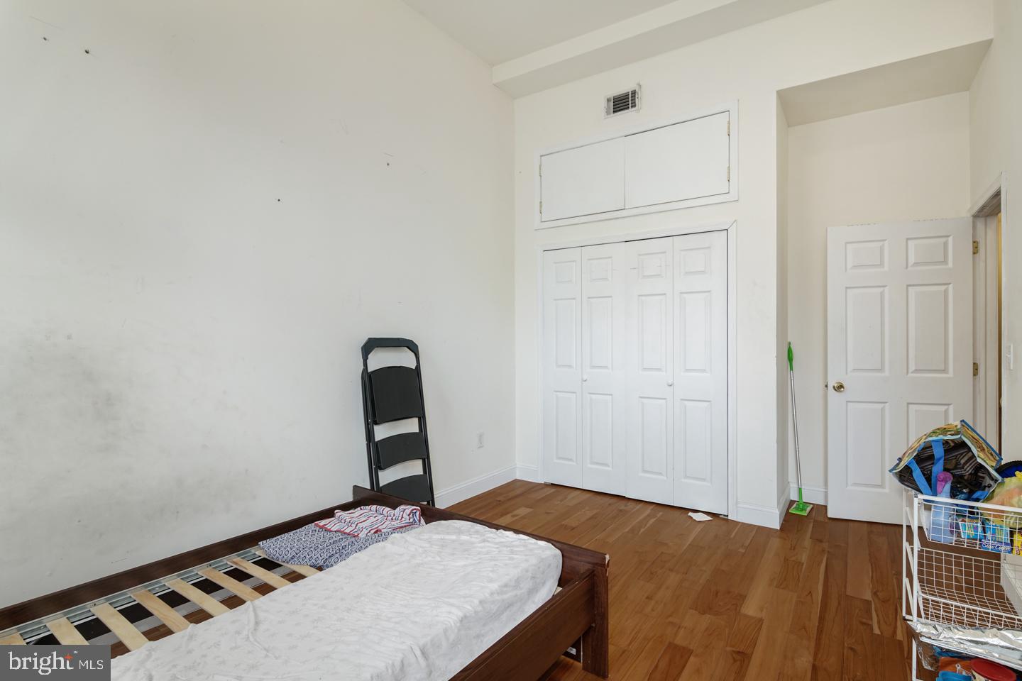 CHINATOWN - Residential Lease