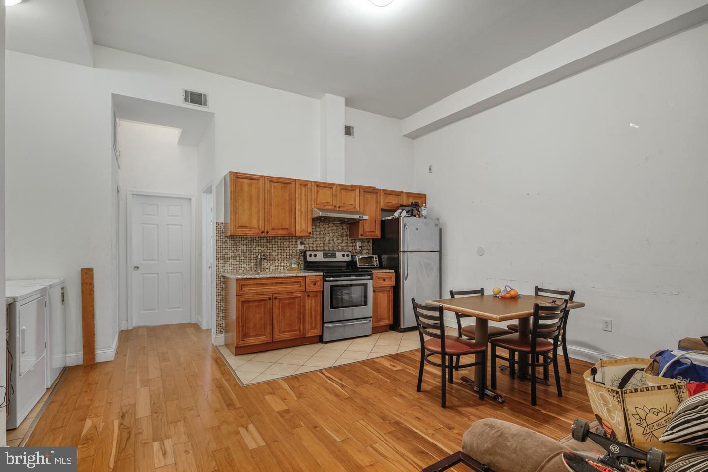 CHINATOWN - Residential Lease