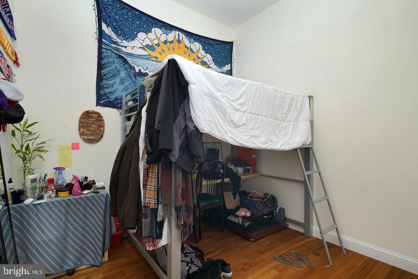 CHINATOWN - Residential Lease