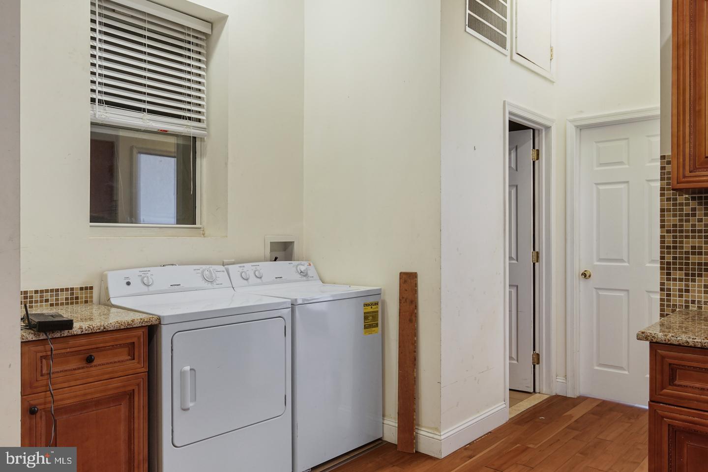 CHINATOWN - Residential Lease