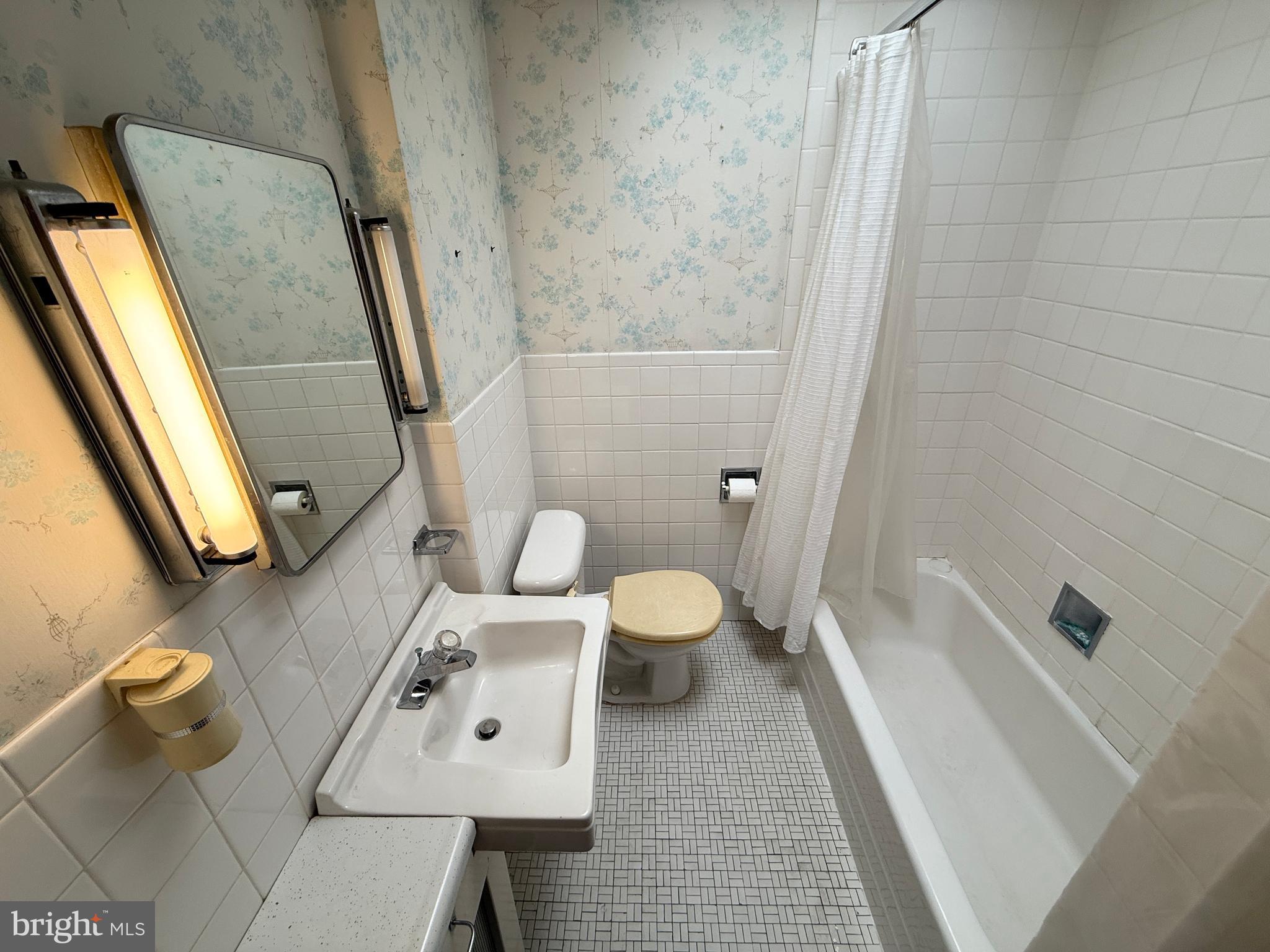 ELMWOOD PARK - Residential