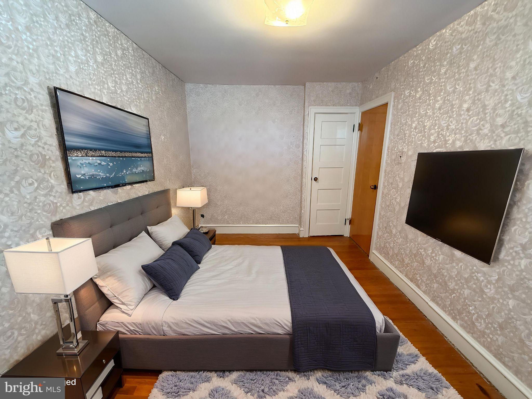 ELMWOOD PARK - Residential