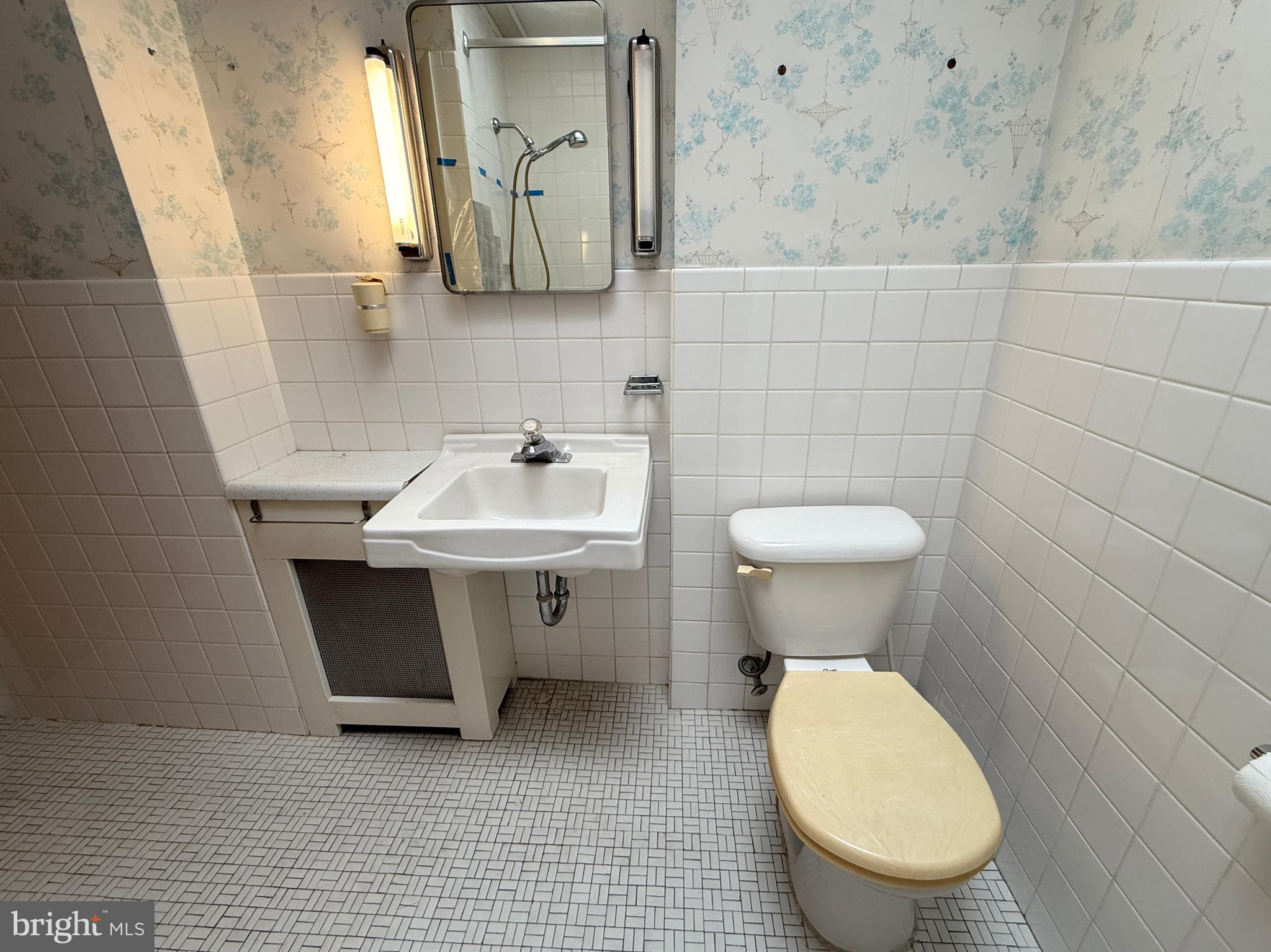 ELMWOOD PARK - Residential