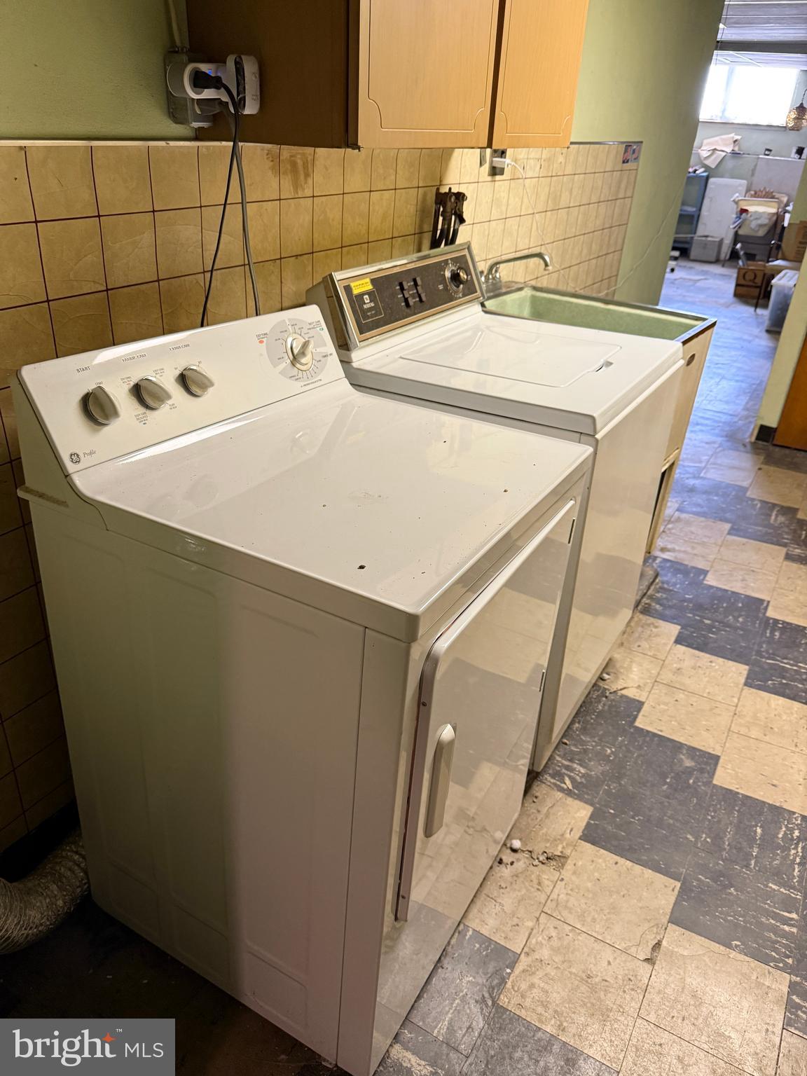 ELMWOOD PARK - Residential