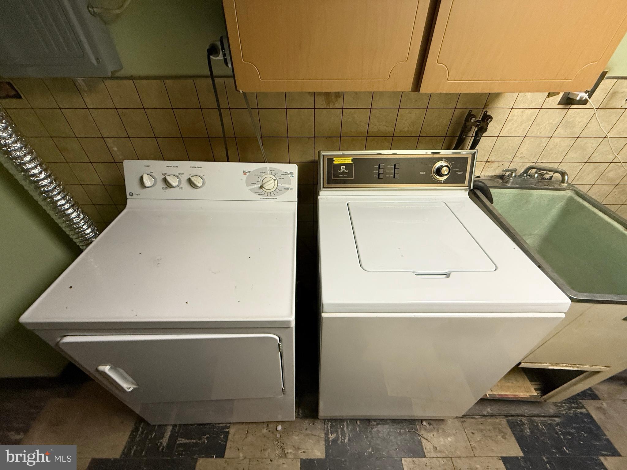 ELMWOOD PARK - Residential