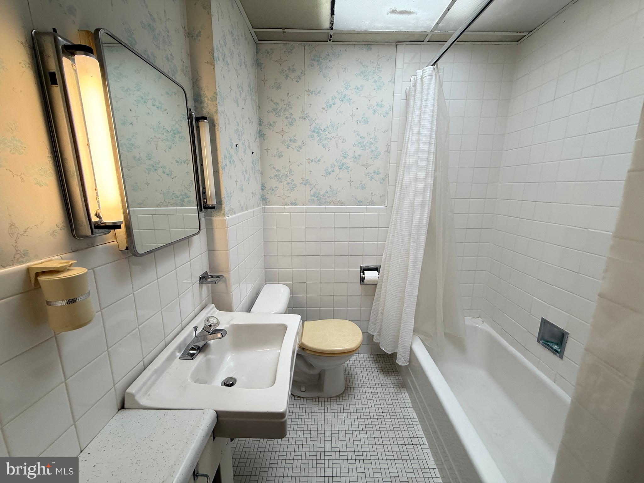 ELMWOOD PARK - Residential