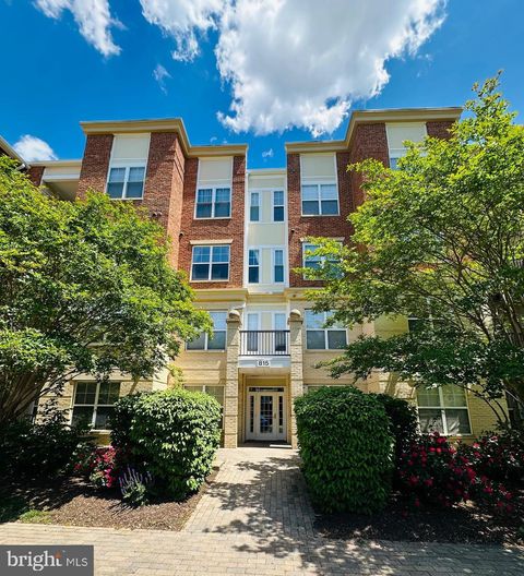 Photo of 815 Branch Drive #402, HERNDON, VA 20170 (MLS # VAFX2288426)