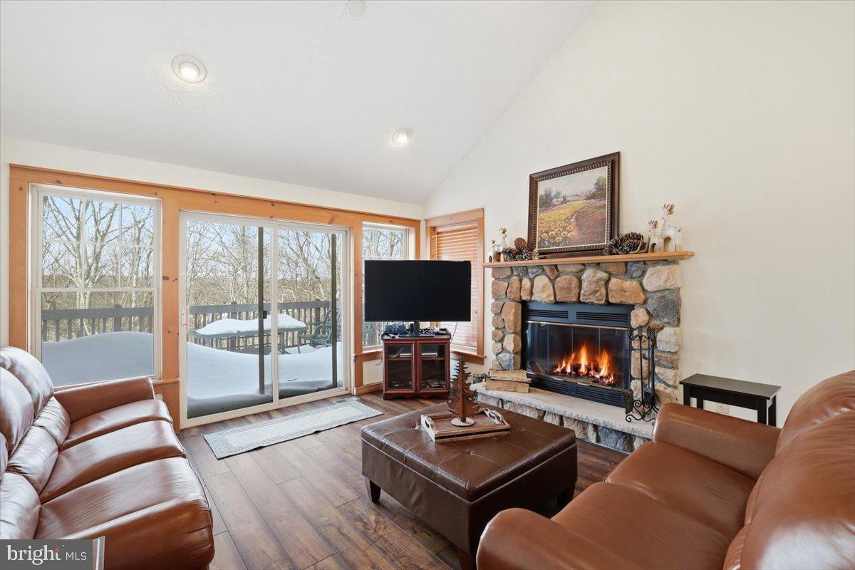 207 SYCAMORE COURT