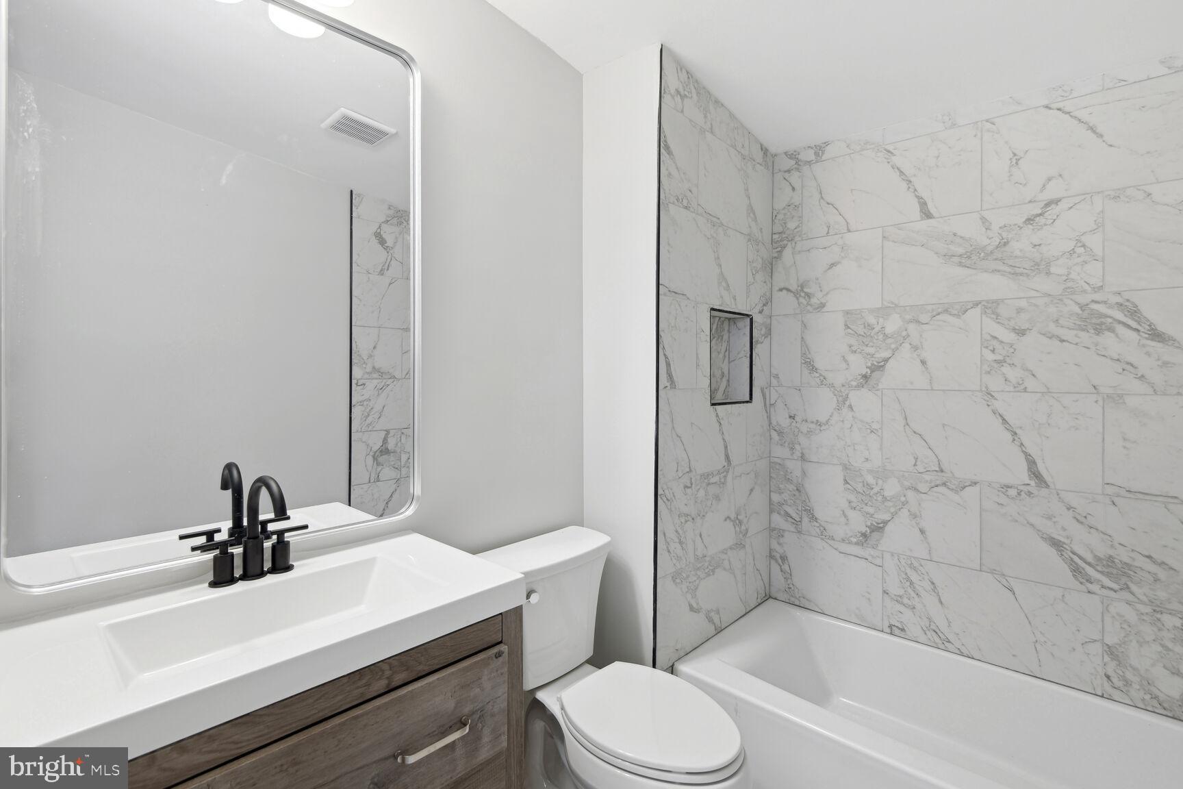 WOODLAND BEACH - Residential