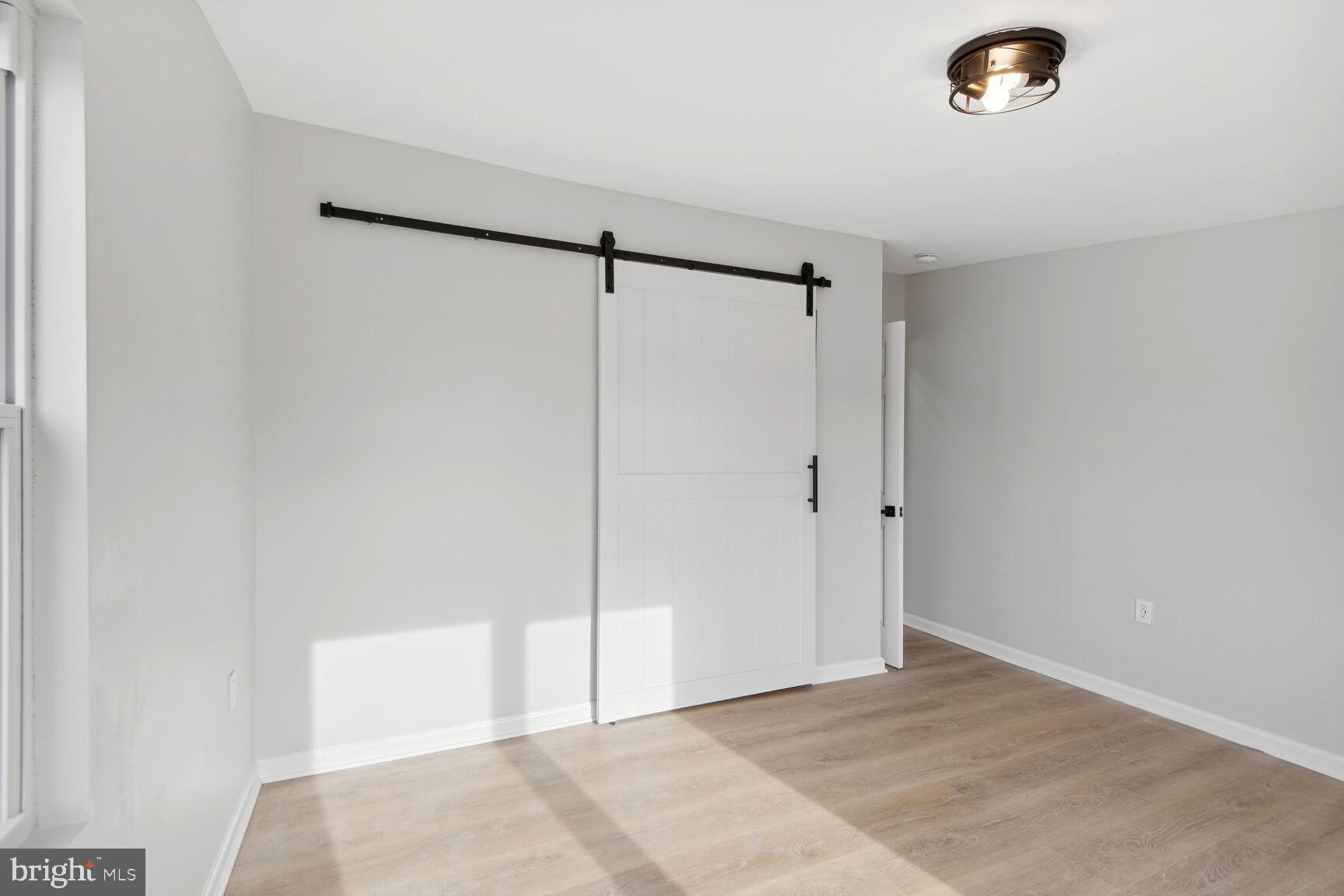 WOODLAND BEACH - Residential