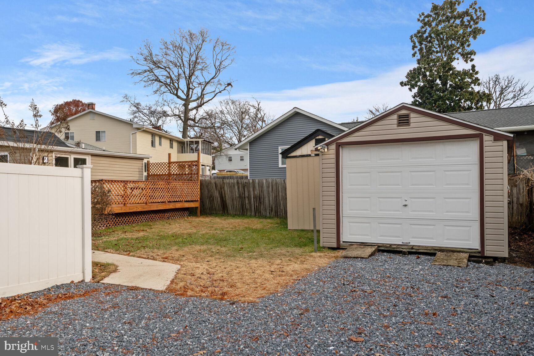 WOODLAND BEACH - Residential