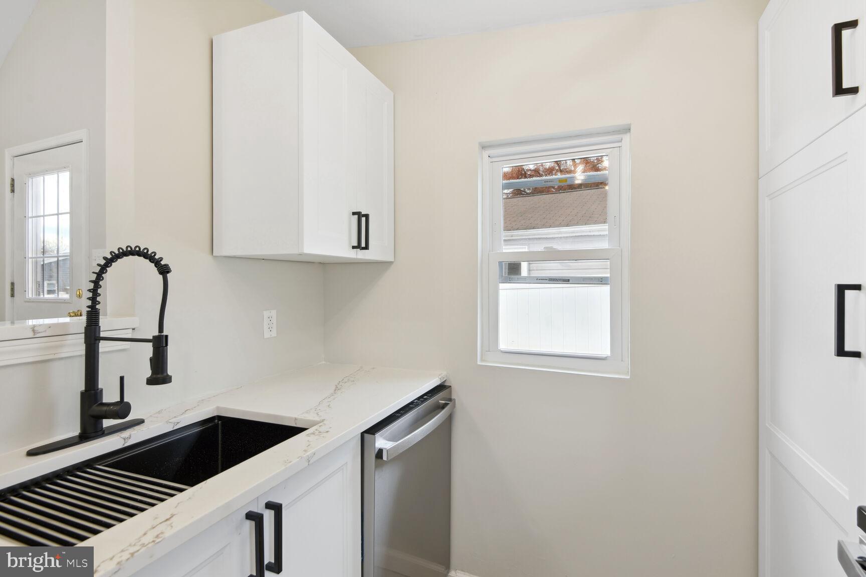 WOODLAND BEACH - Residential