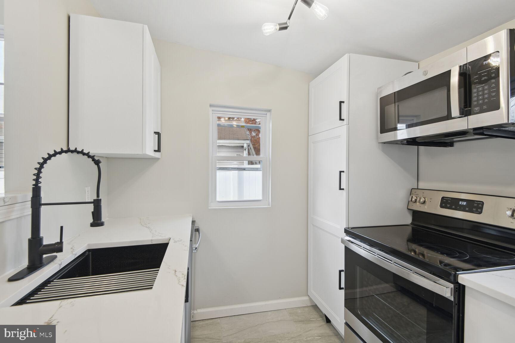 WOODLAND BEACH - Residential