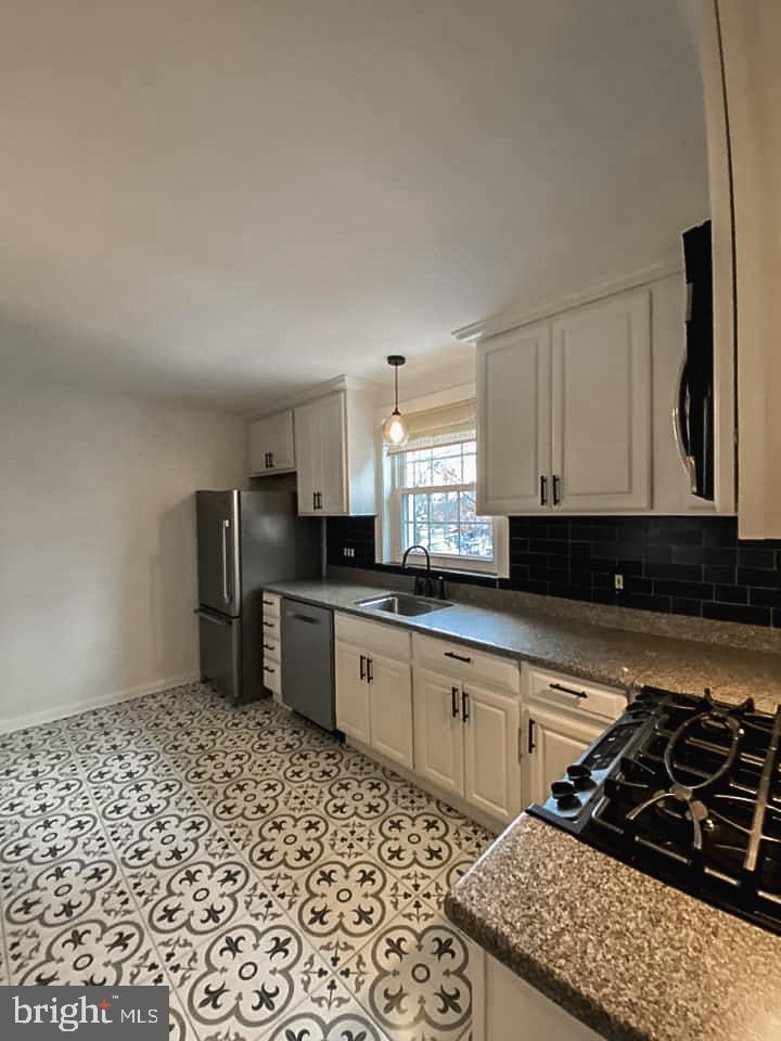 WARWICK VILLAGE - Residential Lease