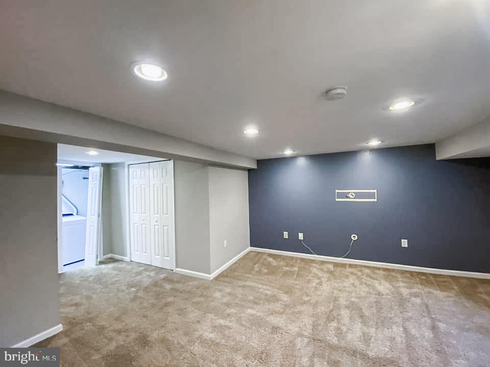 WARWICK VILLAGE - Residential Lease