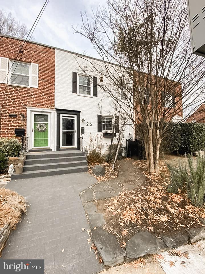 WARWICK VILLAGE - Residential Lease