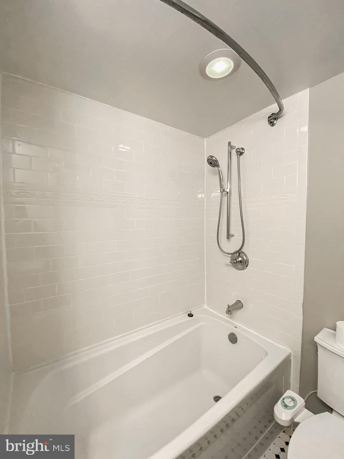 WARWICK VILLAGE - Residential Lease